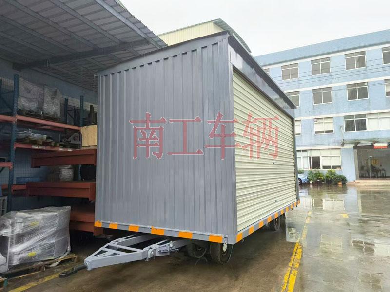 10吨箱式奇异果(中国)两侧带卷帘门 牵引雨篷拖车