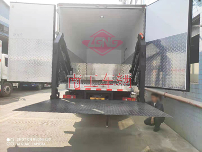 1675300478163349.jpg 2吨内置汽车尾板3I.jpg