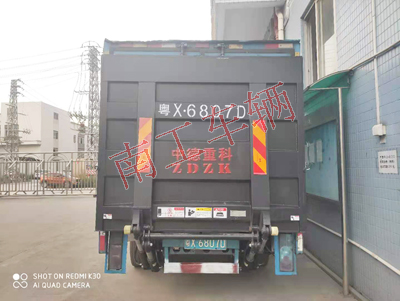 1675477069738817.jpg 液压升降货车尾板1.5吨4I.jpg