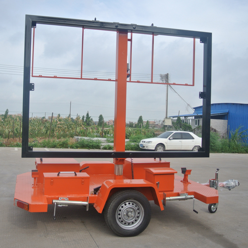 1676346058867810.jpg LED广告拖车1.5吨3.jpg