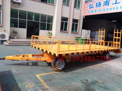 1677037694831127.jpg 5吨带登车桥护栏型平板车1I (1).jpg