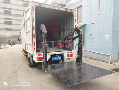 1684315294689796.jpg 1.5吨内置汽车尾板1I.jpg