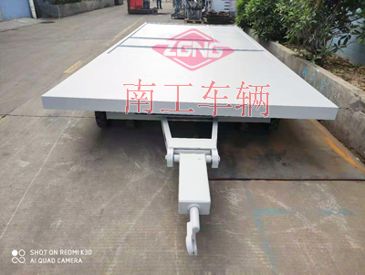 1684573413728513.jpg 7吨移动式房车底盘5I.jpg