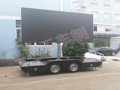 1686797272995830.jpg 0.3吨户外LED广告拖车2I.jpg