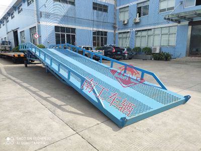 1686813322457345.jpg 登车桥1I.jpg